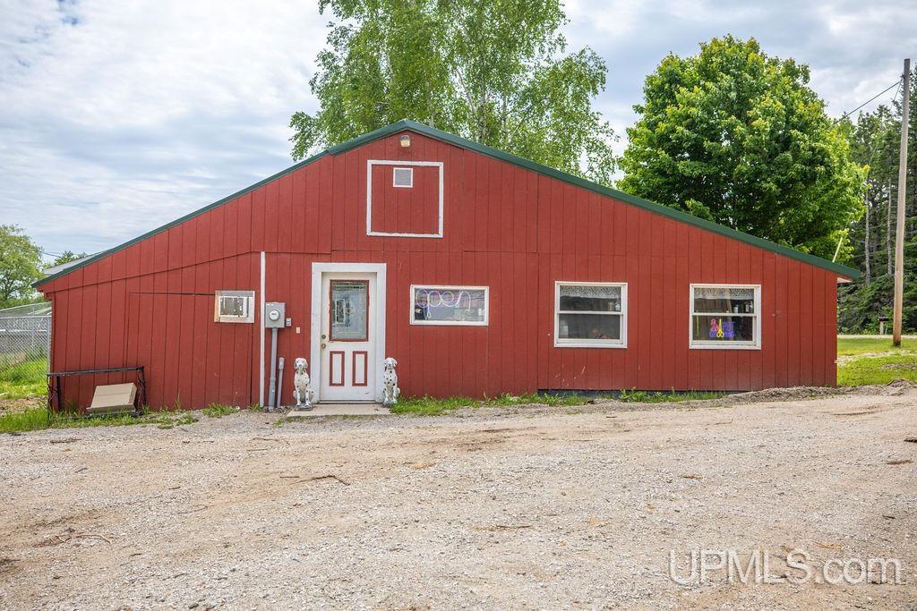 5626 River Road Manistique, MI 49854 - Photo 8 of 69