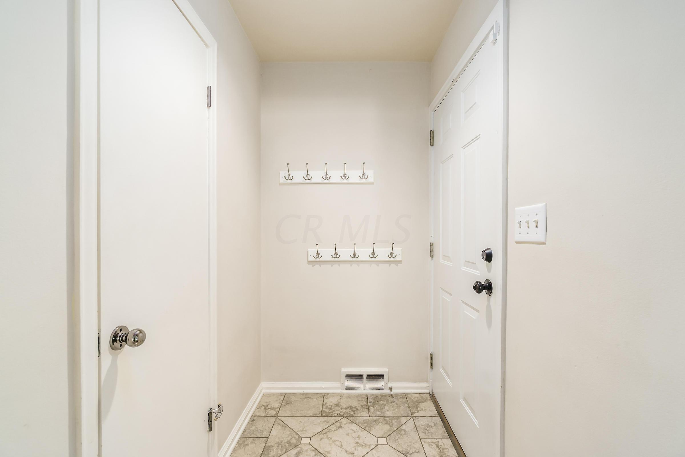 2390 Edington Road Columbus, OH 43221 - Photo 2 of 36