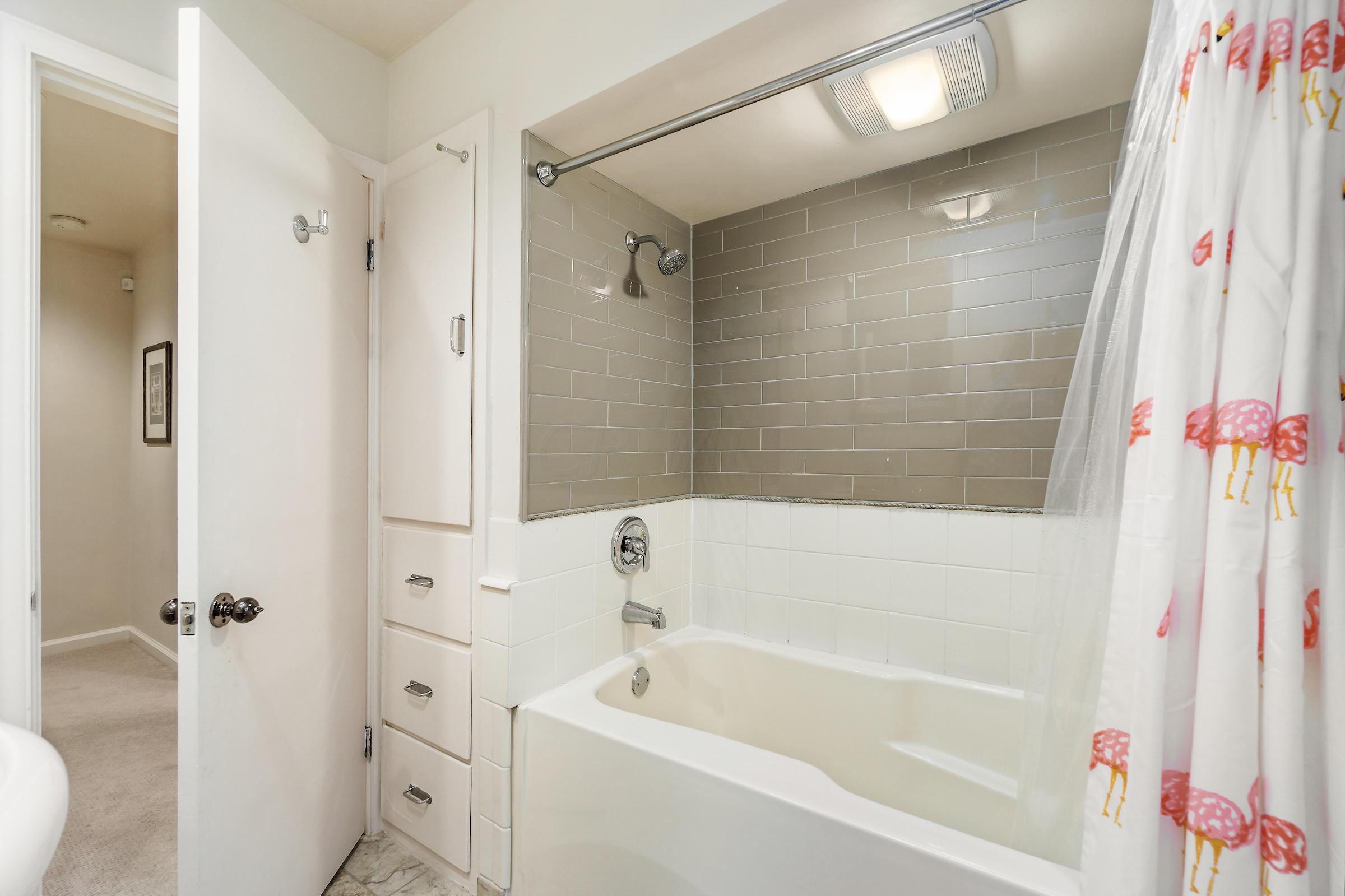 2390 Edington Road Columbus, OH 43221 - Photo 21 of 36