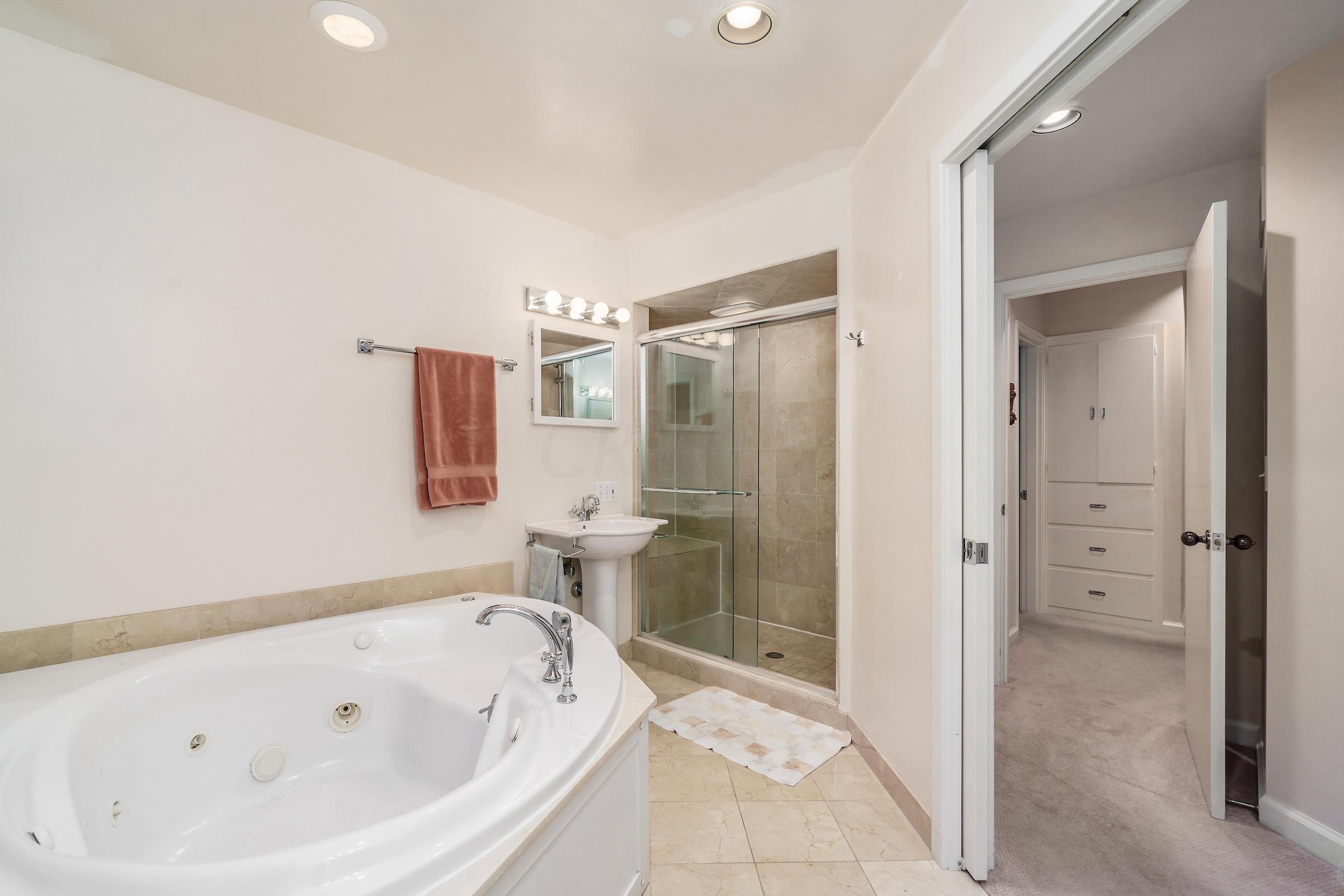 2390 Edington Road Columbus, OH 43221 - Photo 22 of 36
