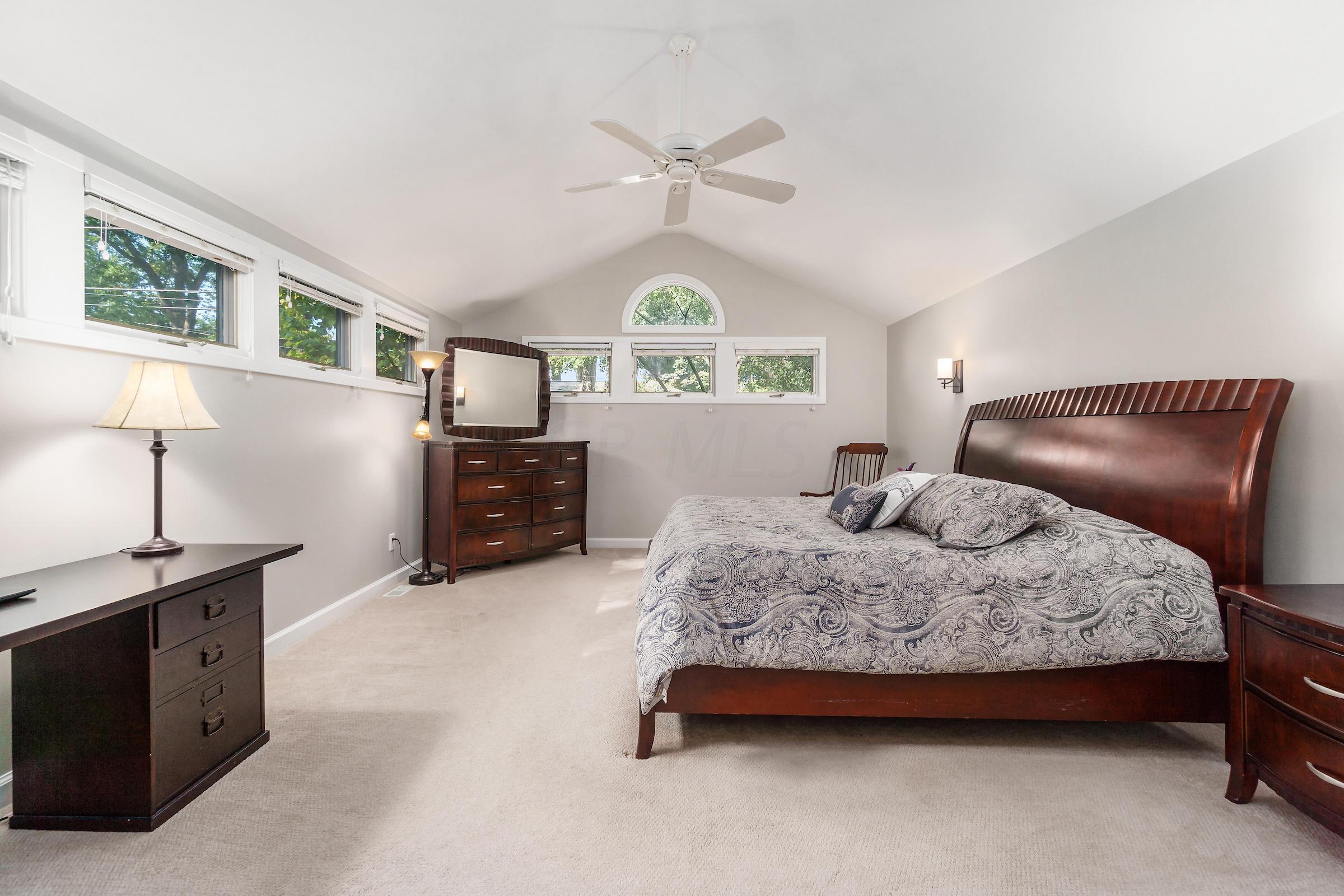 2390 Edington Road Columbus, OH 43221 - Photo 25 of 36
