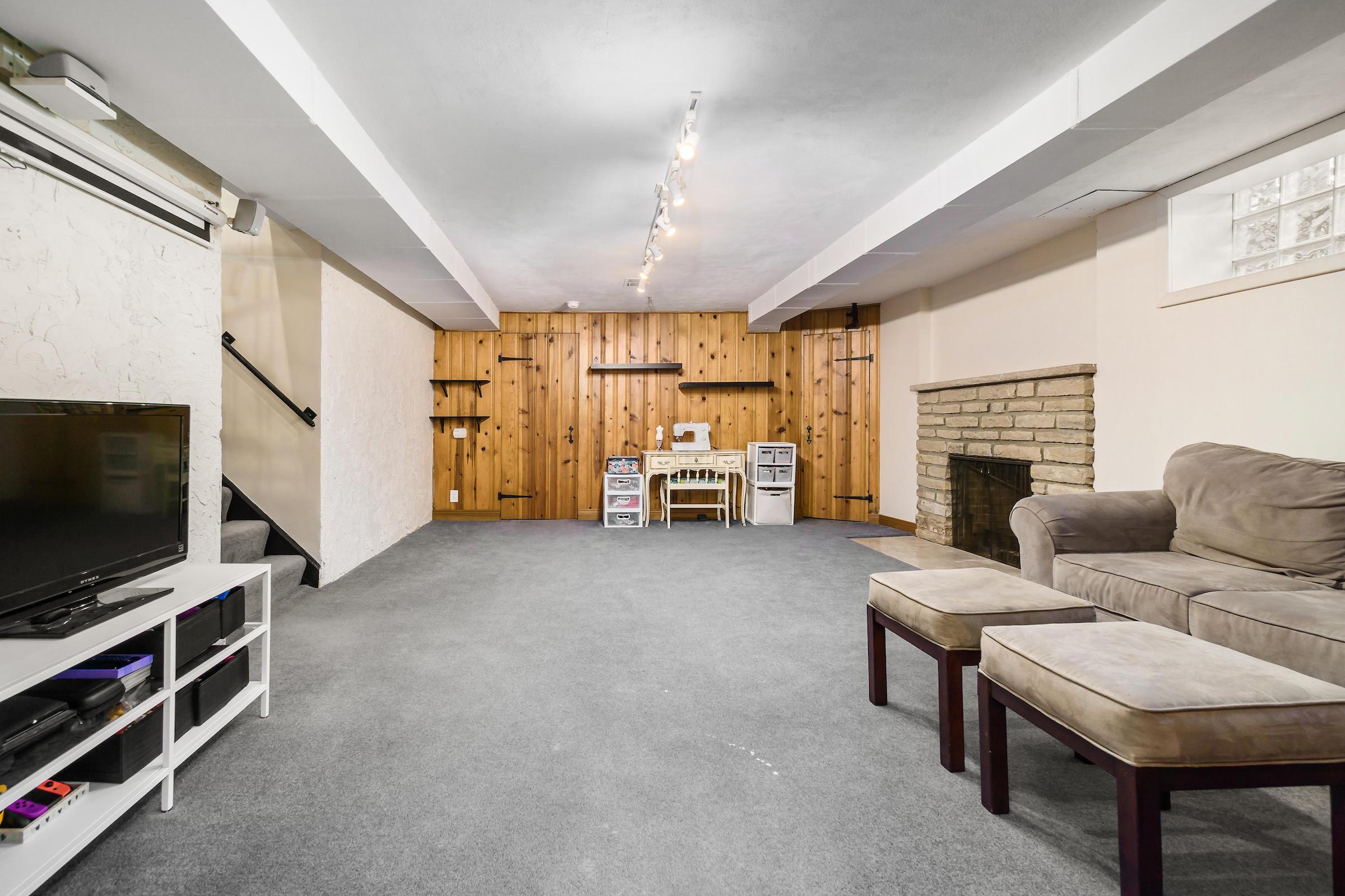 2390 Edington Road Columbus, OH 43221 - Photo 27 of 36