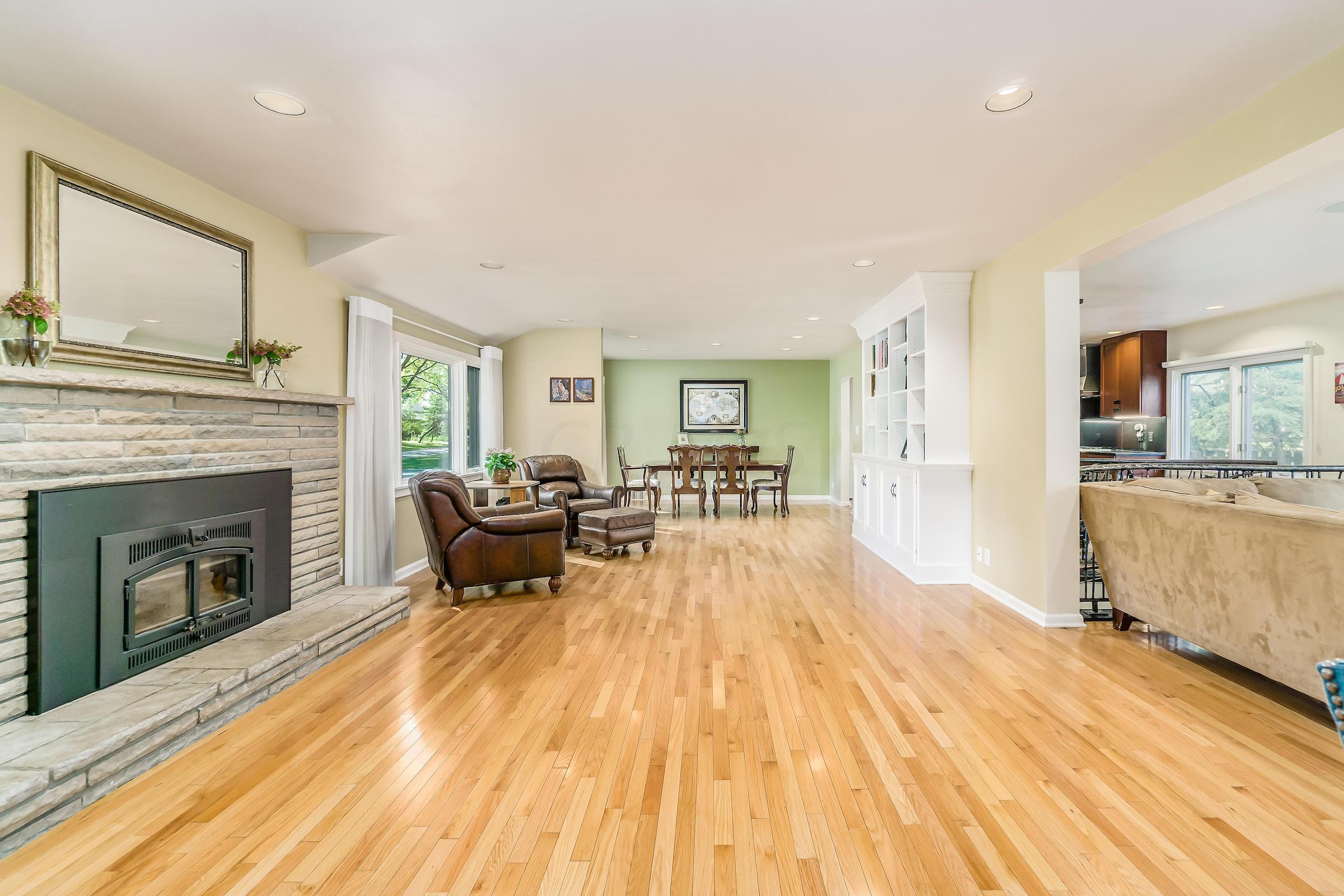 2390 Edington Road Columbus, OH 43221 - Photo 4 of 36