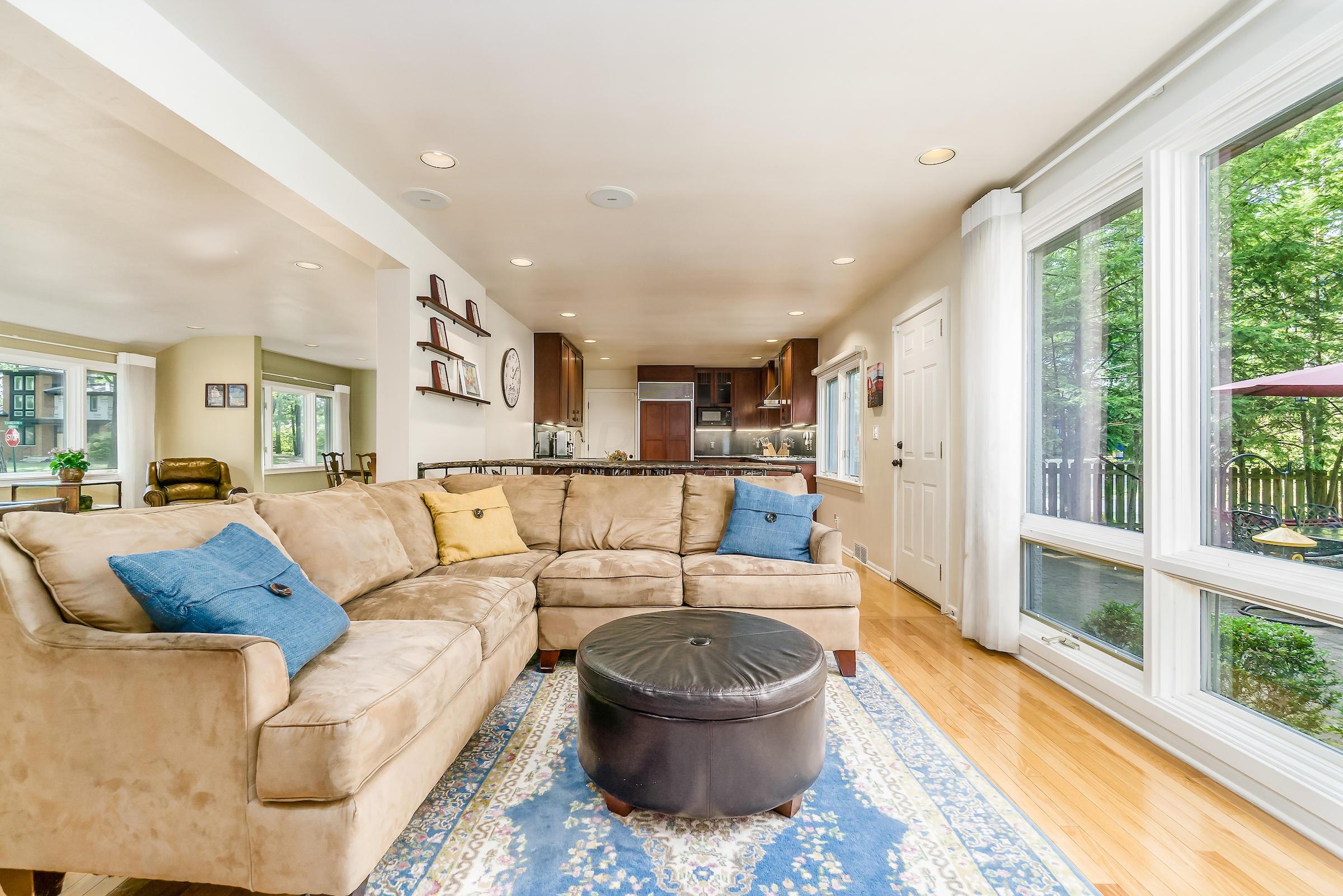 2390 Edington Road Columbus, OH 43221 - Photo 7 of 36