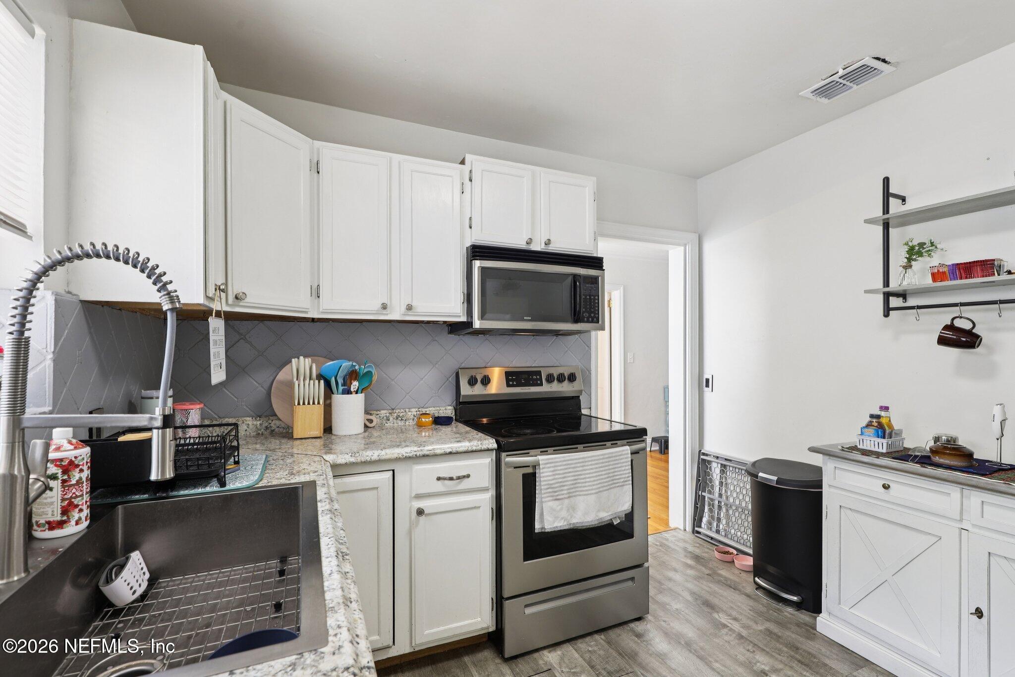 737 Wren Road Jacksonville, FL 32216 - Photo 17 of 33 SS Appliances