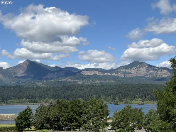 $1,350,000 | 205 Wanapa Street, Cascade Locks, OR 97014