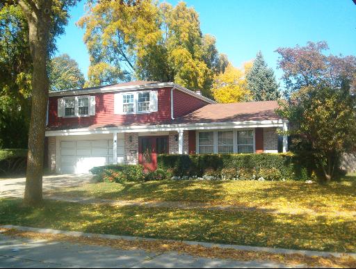 10 East Pickwick Road Arlington Heights, IL 60005 - Photo 1 of 11