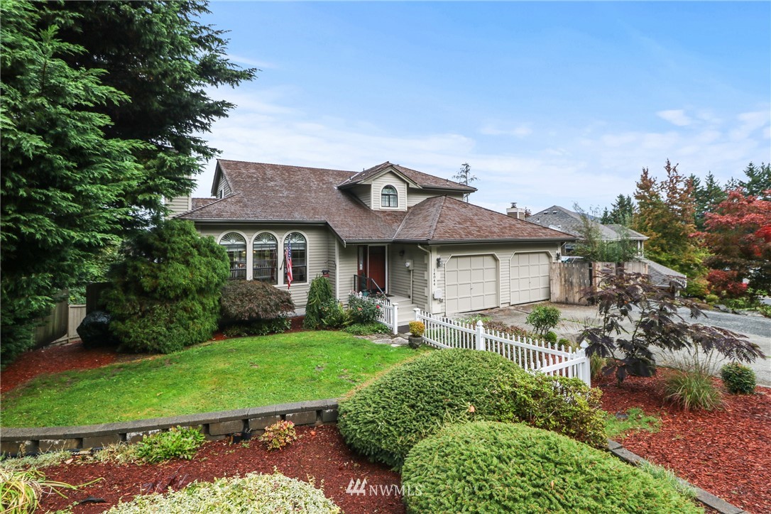 14044 Southeast 159th Place Renton, WA 98058 - Photo 2 of 40 Gallery Image 2