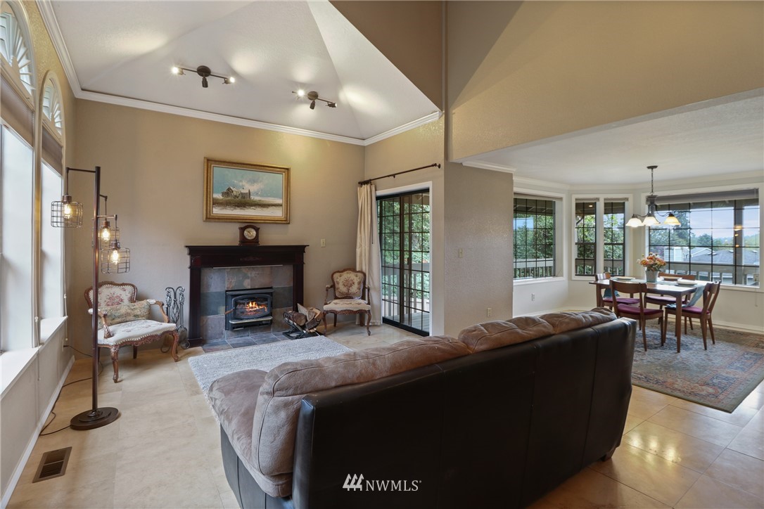 14044 Southeast 159th Place Renton, WA 98058 - Photo 11 of 40 Gallery Image 11