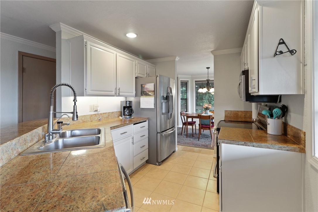 14044 Southeast 159th Place Renton, WA 98058 - Photo 13 of 40 Gallery Image 13