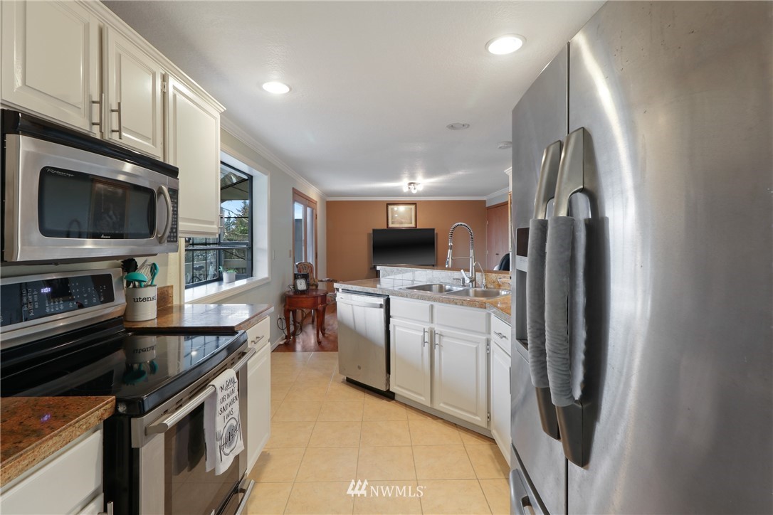 14044 Southeast 159th Place Renton, WA 98058 - Photo 14 of 40 Gallery Image 14