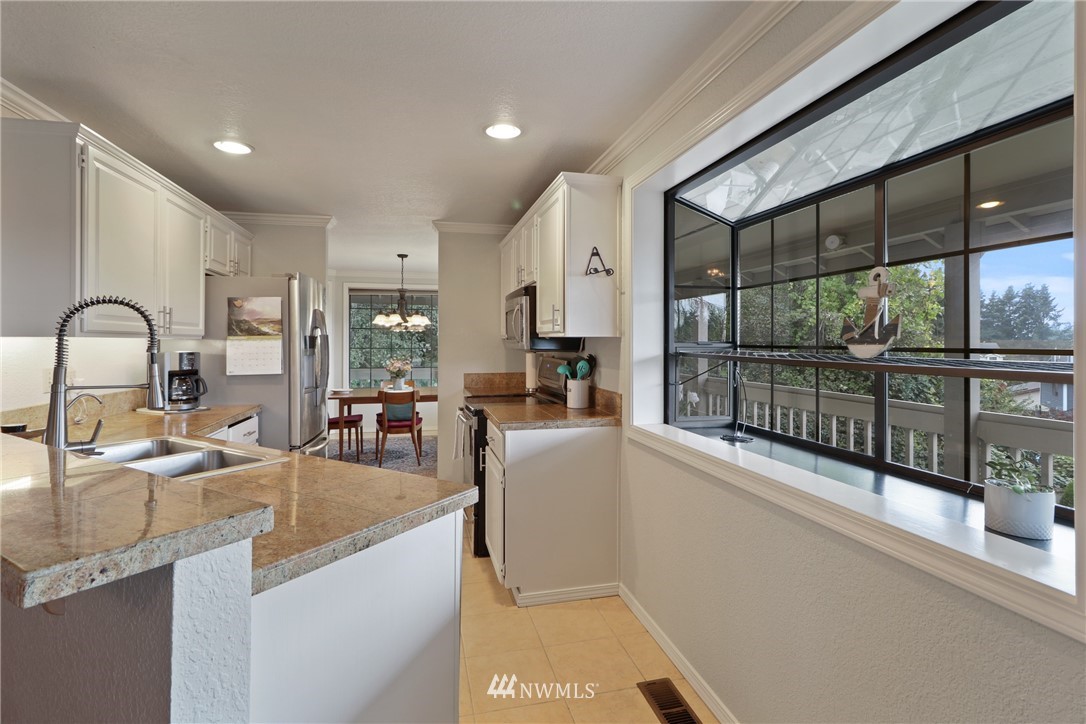 14044 Southeast 159th Place Renton, WA 98058 - Photo 16 of 40 Gallery Image 16