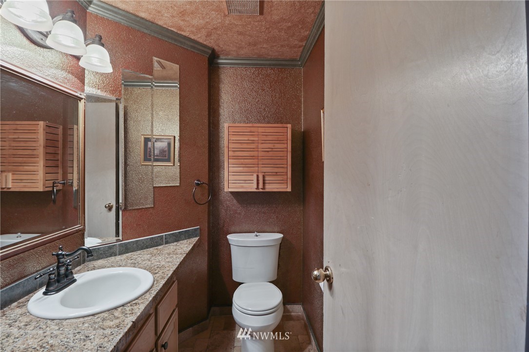 14044 Southeast 159th Place Renton, WA 98058 - Photo 17 of 40 Gallery Image 17