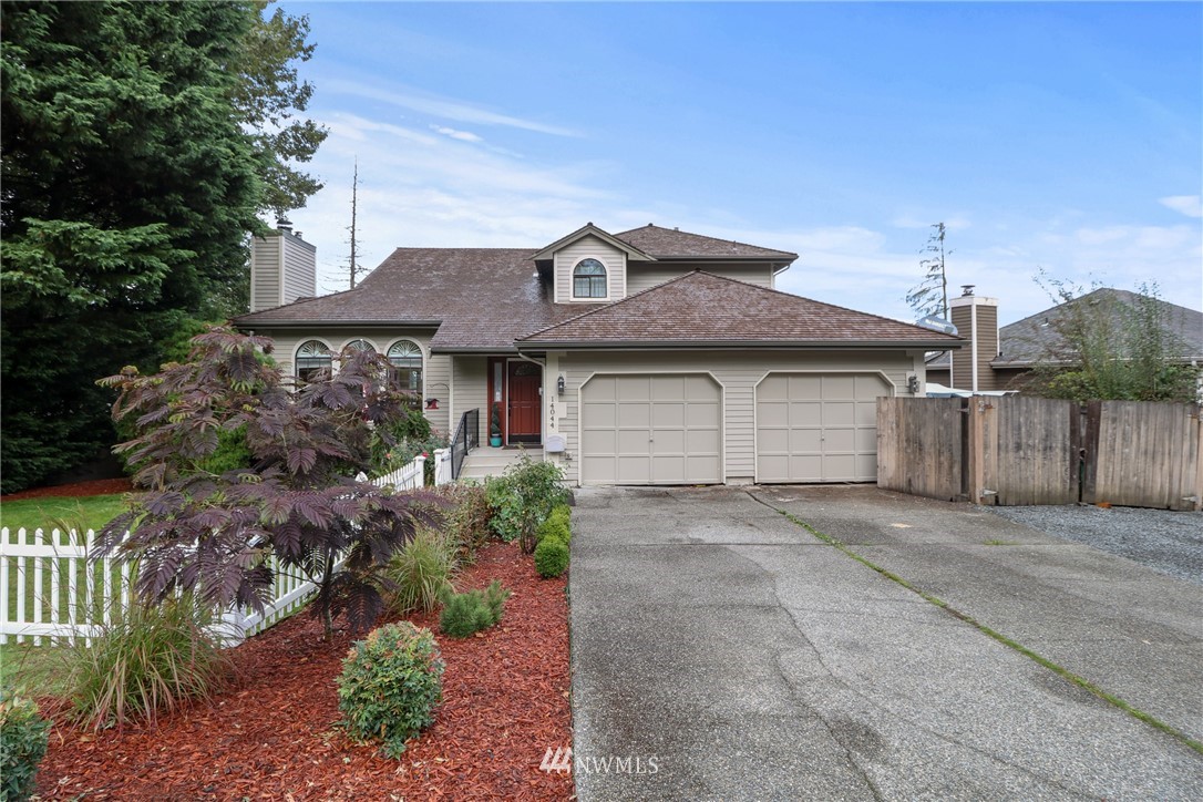 14044 Southeast 159th Place Renton, WA 98058 - Photo 4 of 40 Gallery Image 4