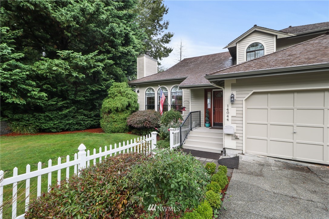 14044 Southeast 159th Place Renton, WA 98058 - Photo 5 of 40 Gallery Image 5
