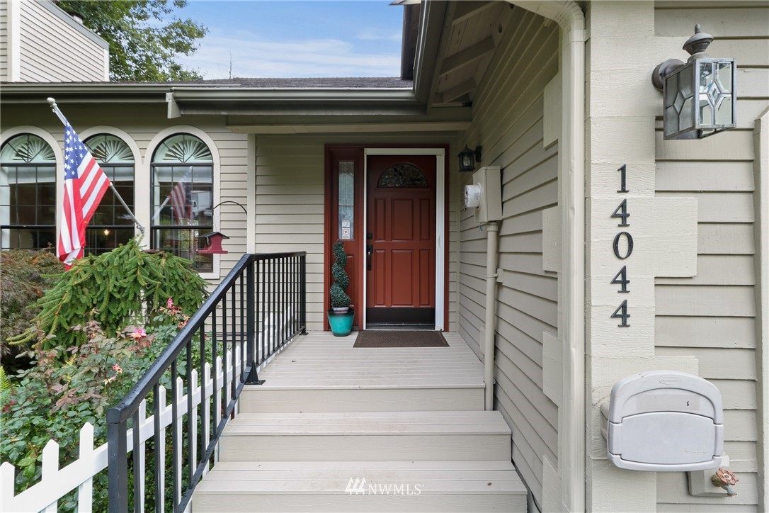 14044 Southeast 159th Place Renton, WA 98058 - Photo 6 of 40 Gallery Image 6