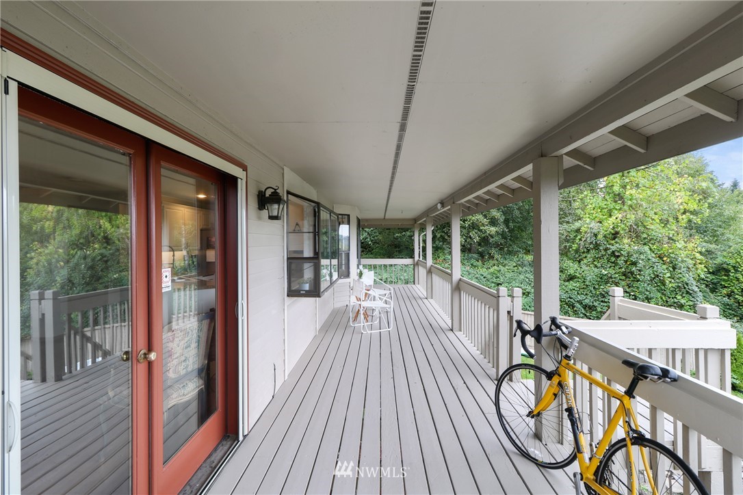14044 Southeast 159th Place Renton, WA 98058 - Photo 9 of 40 Gallery Image 9
