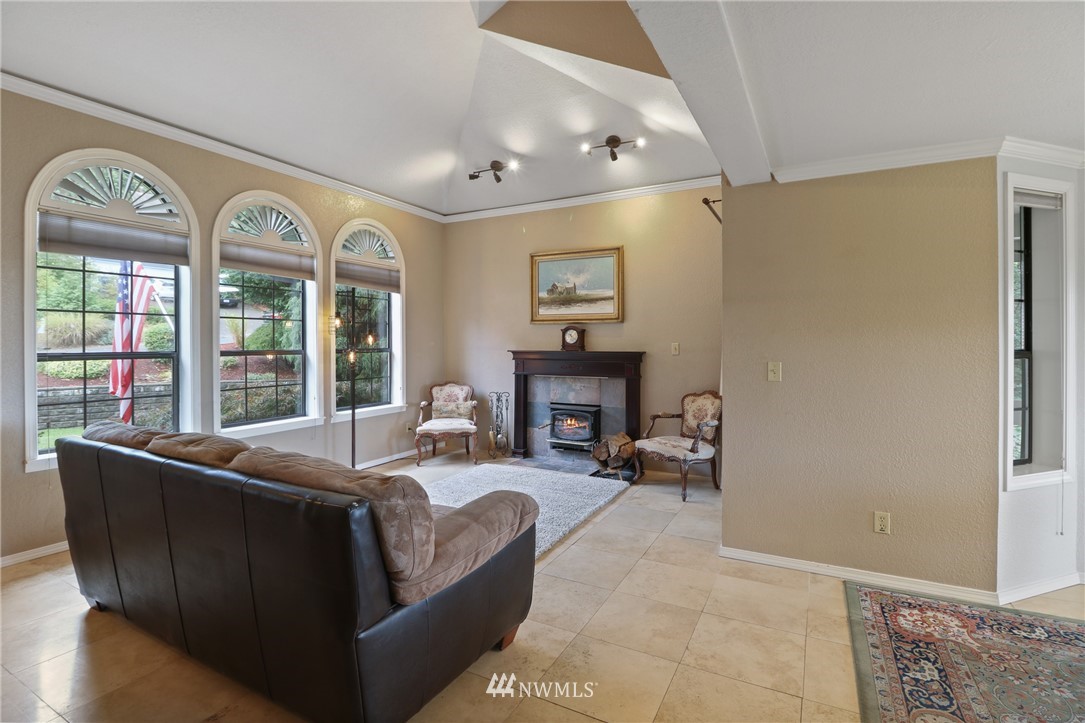14044 Southeast 159th Place Renton, WA 98058 - Photo 10 of 40 Gallery Image 10