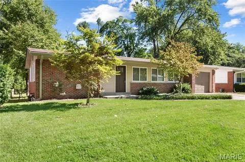 $285,000 | 2715 Narraganset Drive, Florissant, MO 63033