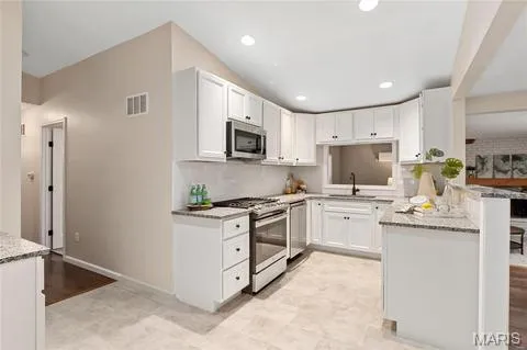 $285,000 | 2715 Narraganset Drive, Florissant, MO 63033