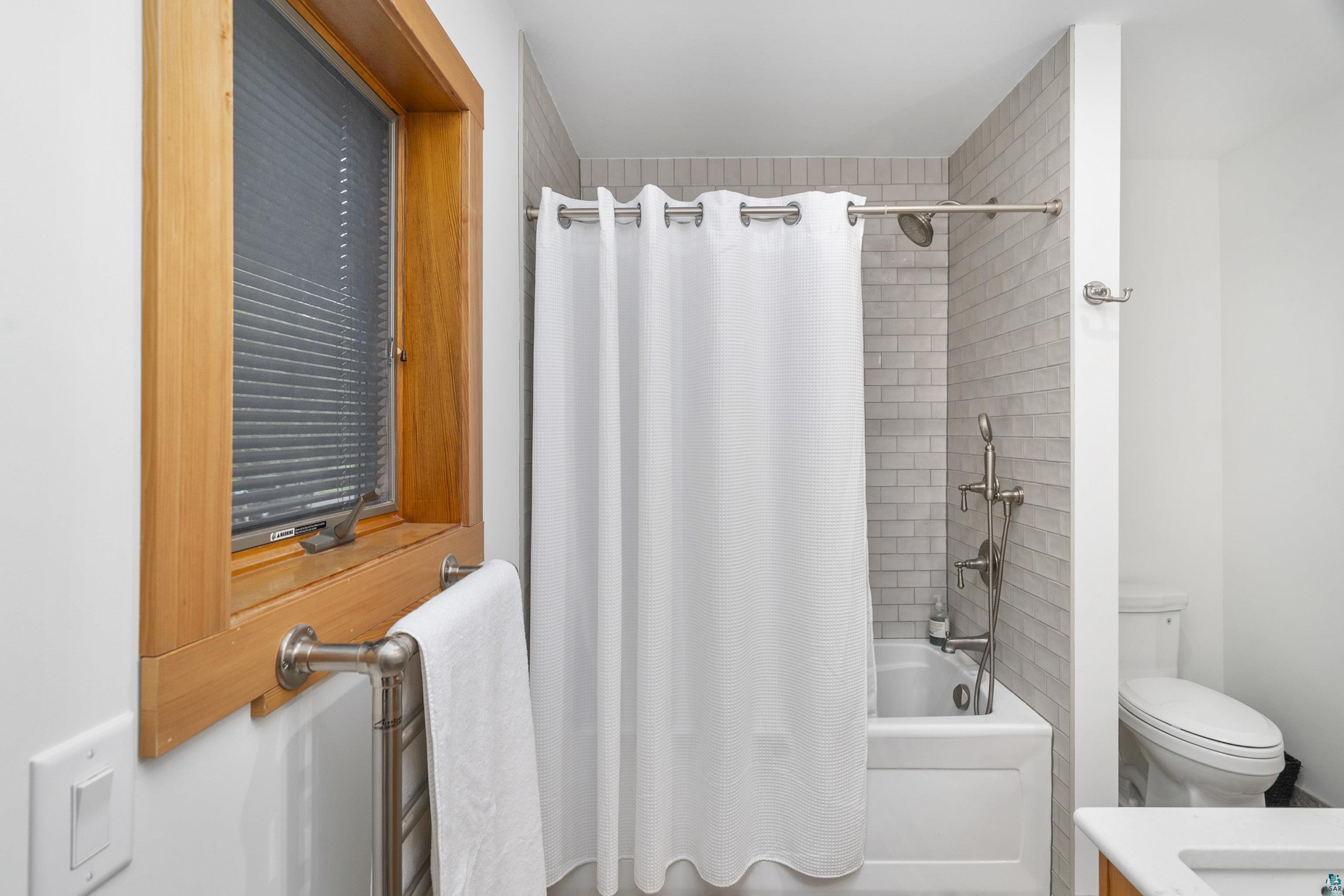 5791 South Pike Lake Road Duluth, MN 55811 - Photo 34 of 50 2nd Floor Bathroom Tub