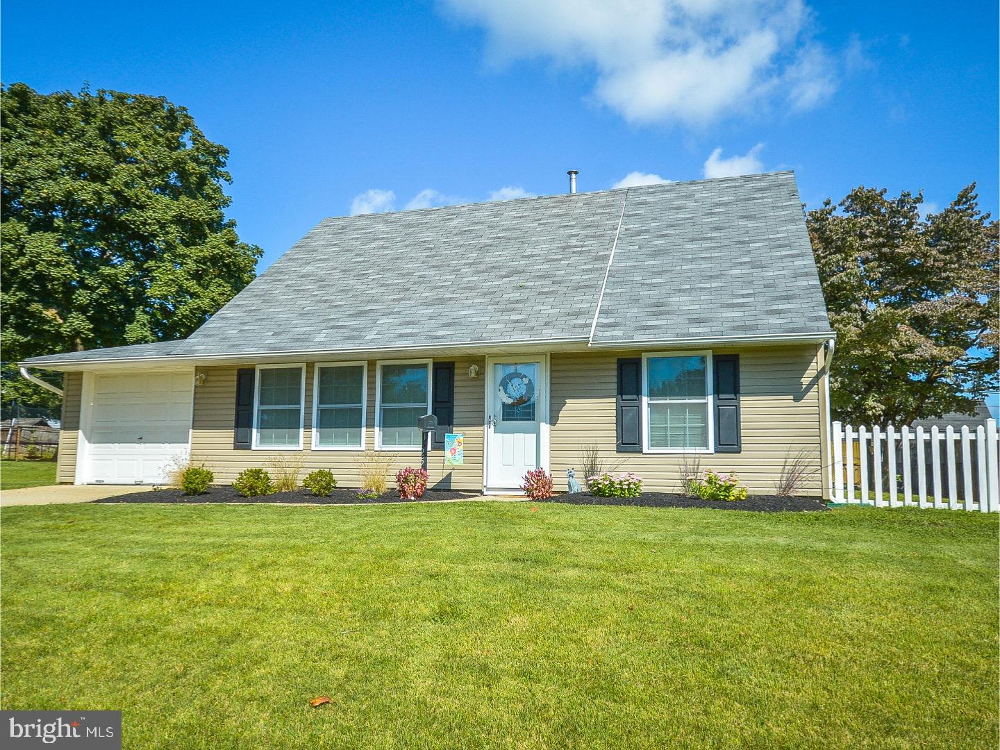 25 Circle Road Levittown, PA 19057 - Photo 1 of 21 Exterior Front