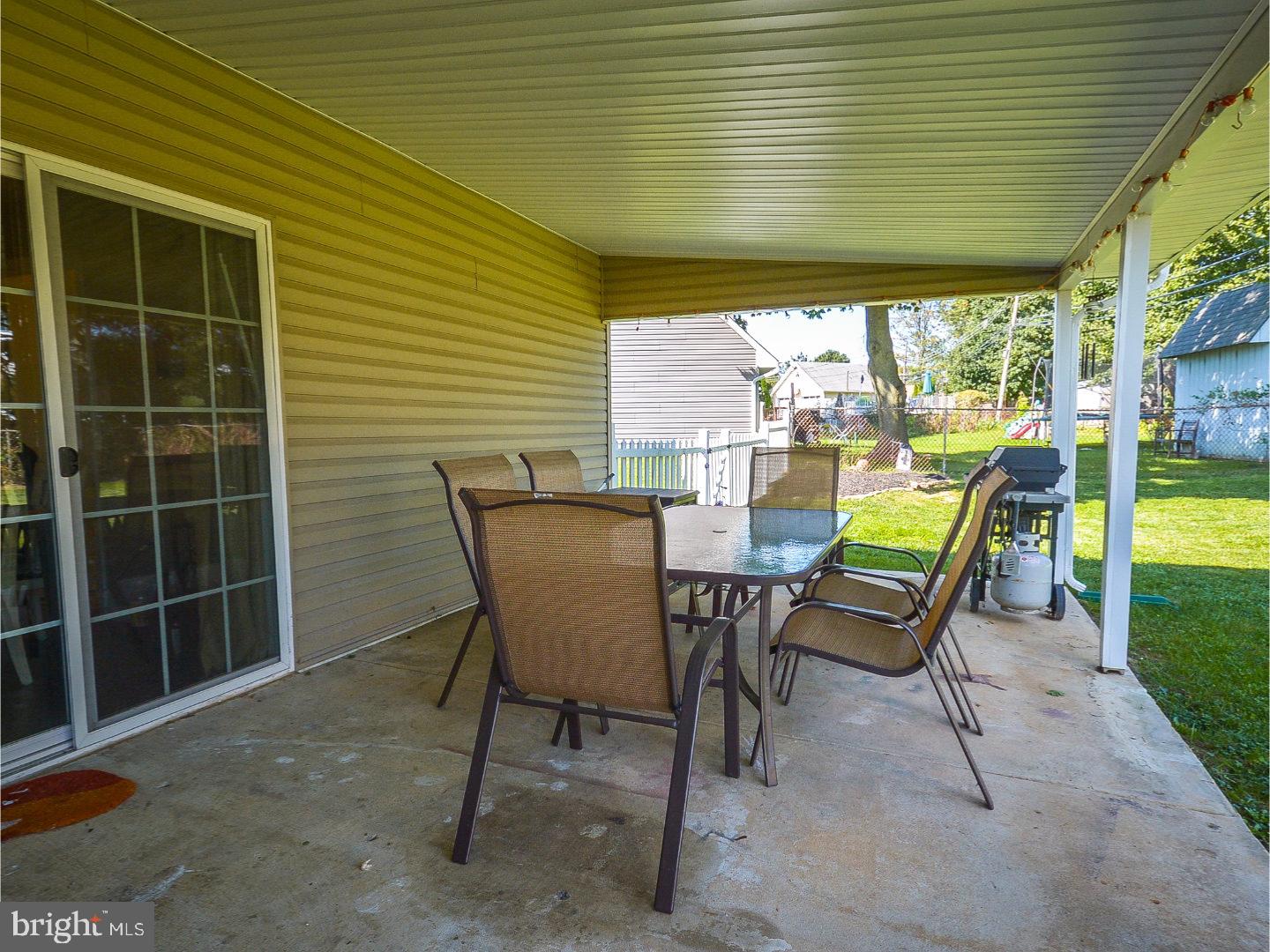 25 Circle Road Levittown, PA 19057 - Photo 17 of 21 Patio