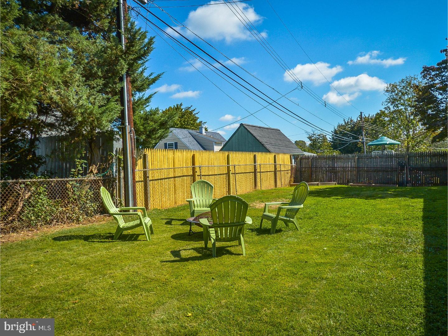 25 Circle Road Levittown, PA 19057 - Photo 19 of 21 Exterior Back