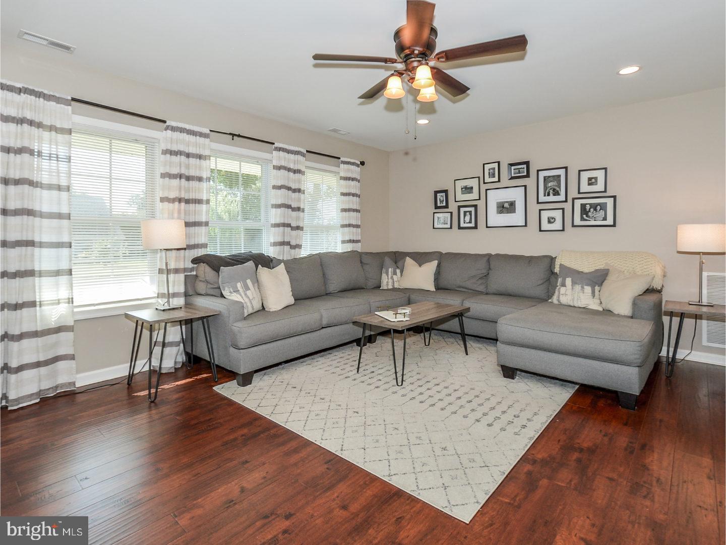 25 Circle Road Levittown, PA 19057 - Photo 3 of 21 Living Room