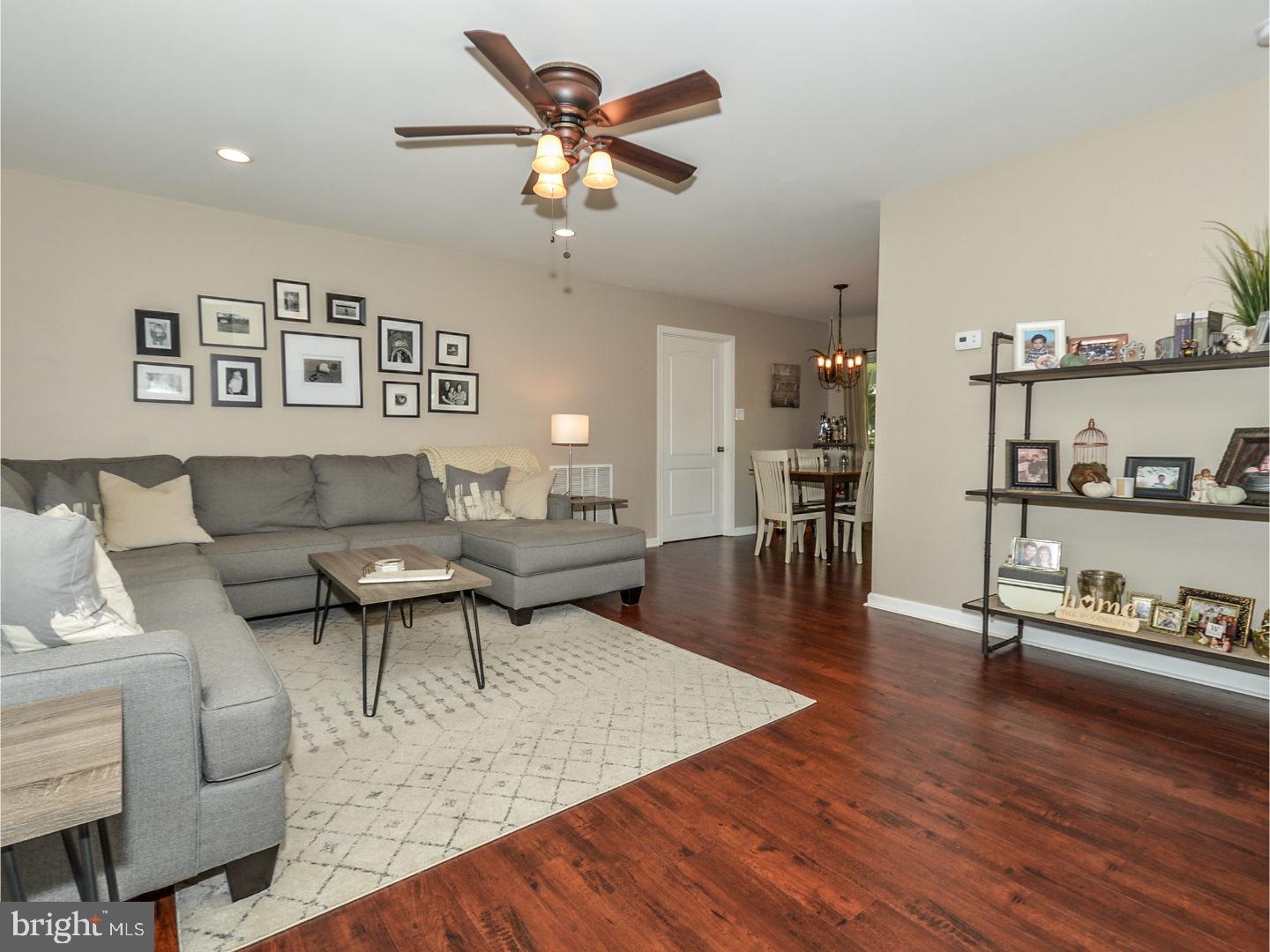 25 Circle Road Levittown, PA 19057 - Photo 4 of 21 Living Room