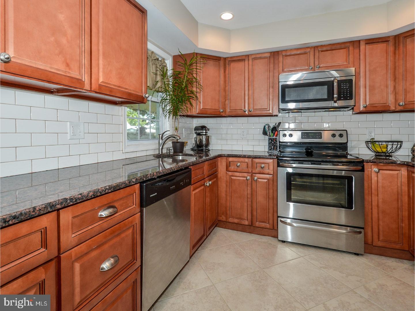 25 Circle Road Levittown, PA 19057 - Photo 8 of 21 Kitchen
