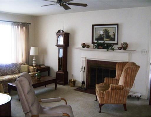 13439 State Rte 422 Kittanning, PA 16201 - Photo 5 of 14 Living Room.