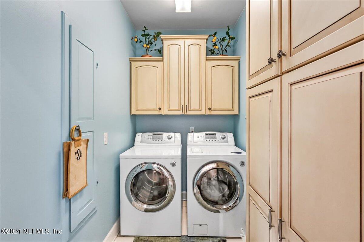 4295 Heath Road Jacksonville, FL 32277 - Photo 35 of 64 a utility room with dryer and washer