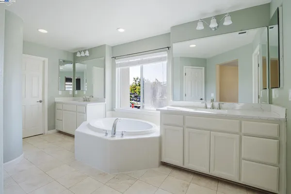 $589,888 | 1459 Mesa Creek Drive, Patterson, CA 95363