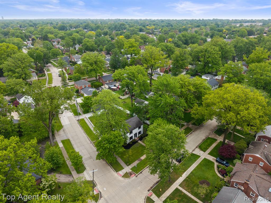 1894 Broadstone Road Grosse Pointe, MI 48236 - Photo 45 of 60