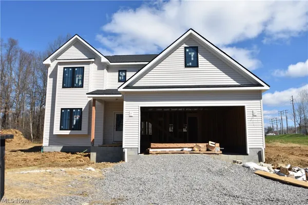 $415,800 | 211 Ashwood Landing, Hubbard, OH 44425