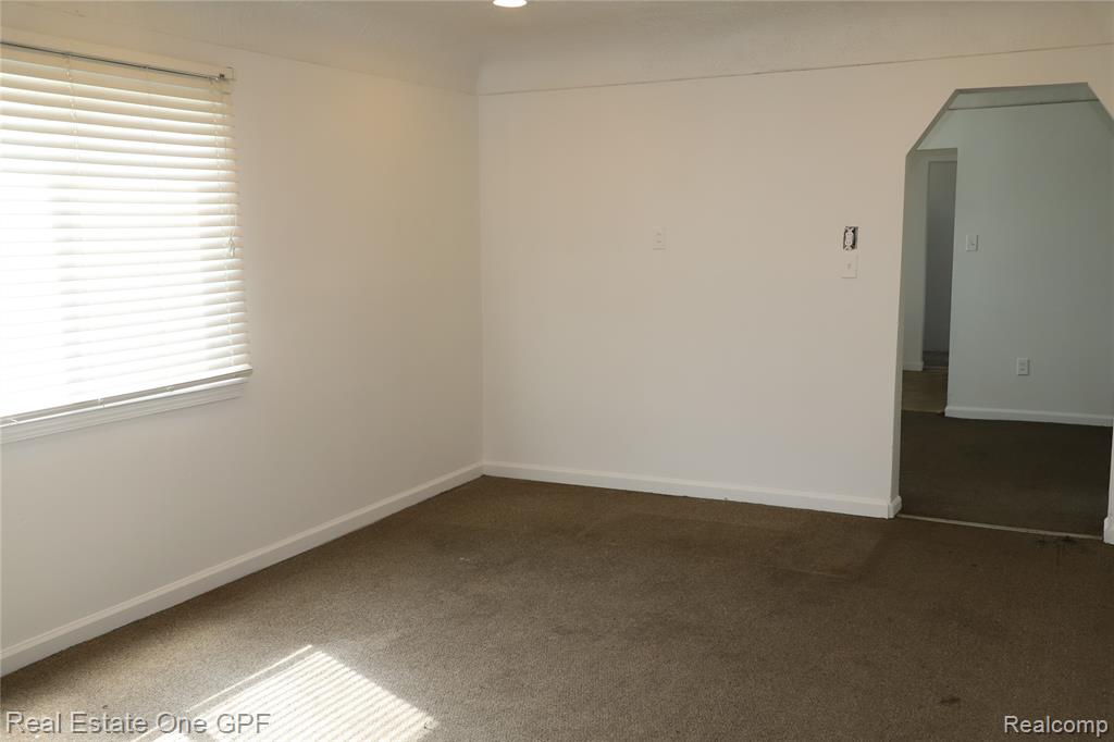 7052 Rivard Avenue Warren, MI 48091 - Photo 6 of 12