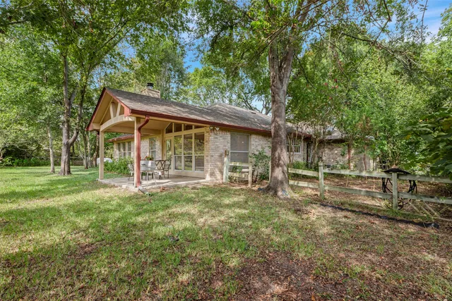 a view of a house with backyard and sitting area