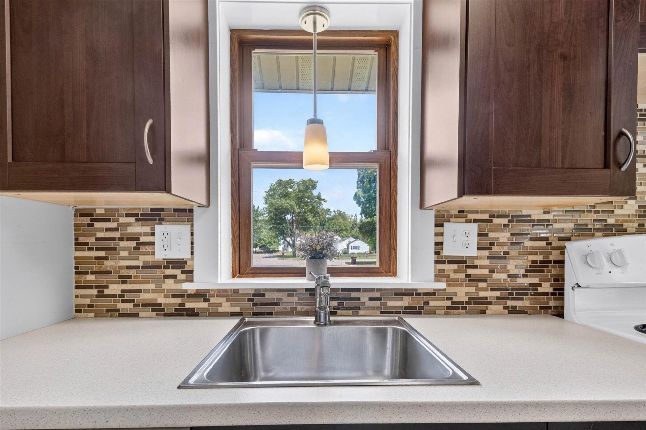 2815 Overhill Road Jackson, MI 49203 - Photo 15 of 31 15-2815-Overhill-Rd-WindowStill-Photogra