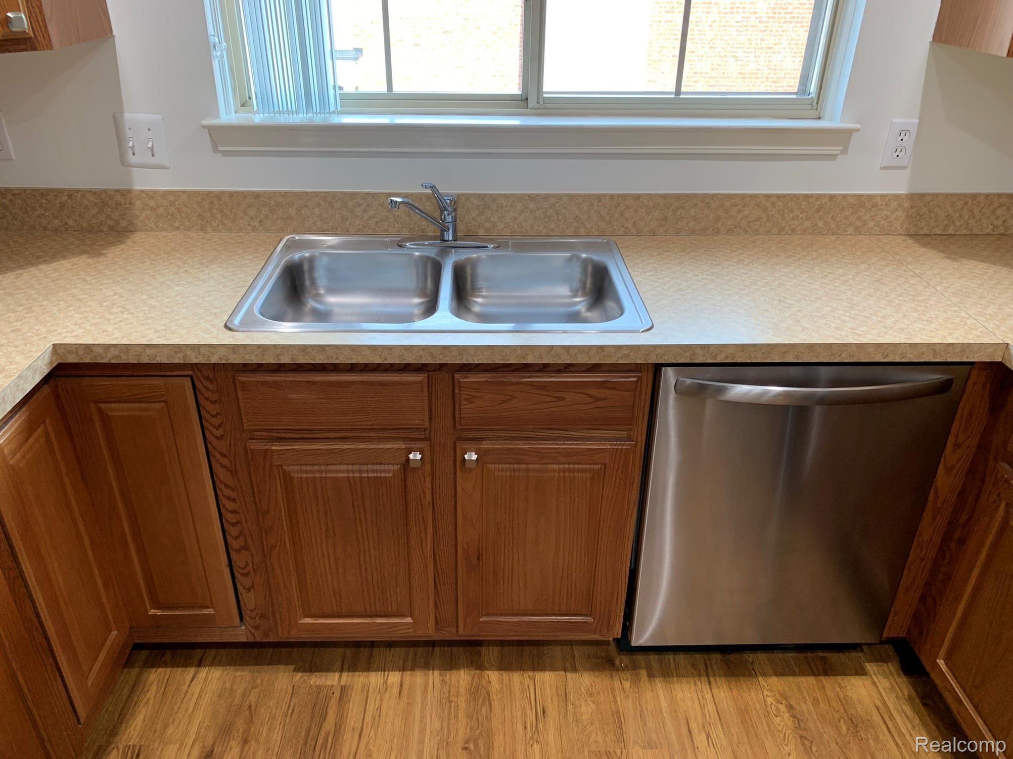 16826 Farmington Road Livonia, MI 48154 - Photo 11 of 36 SS Dishwasher
