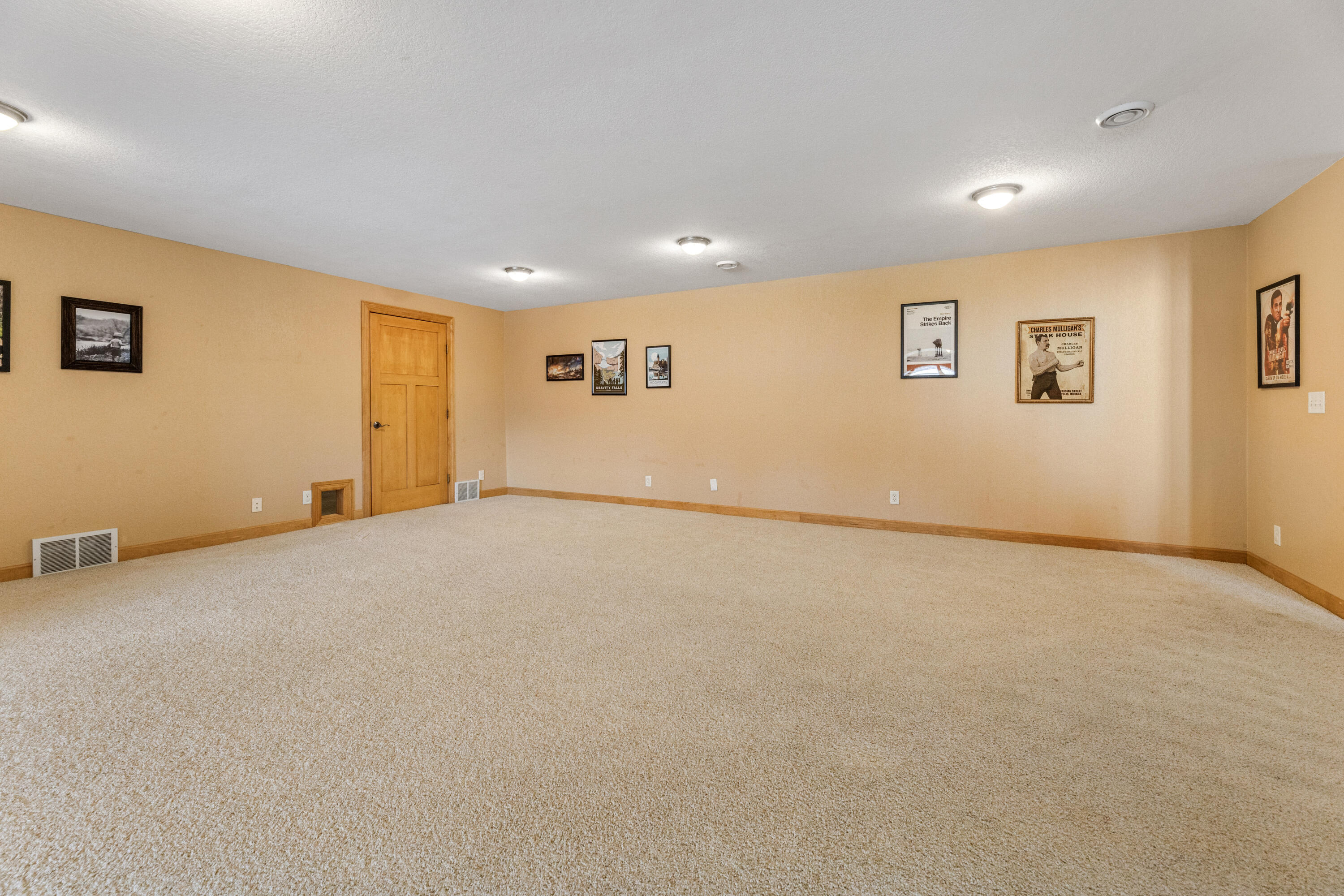 76 Rodeo Drive Winona, MN 55987 - Photo 24 of 38 24 family room