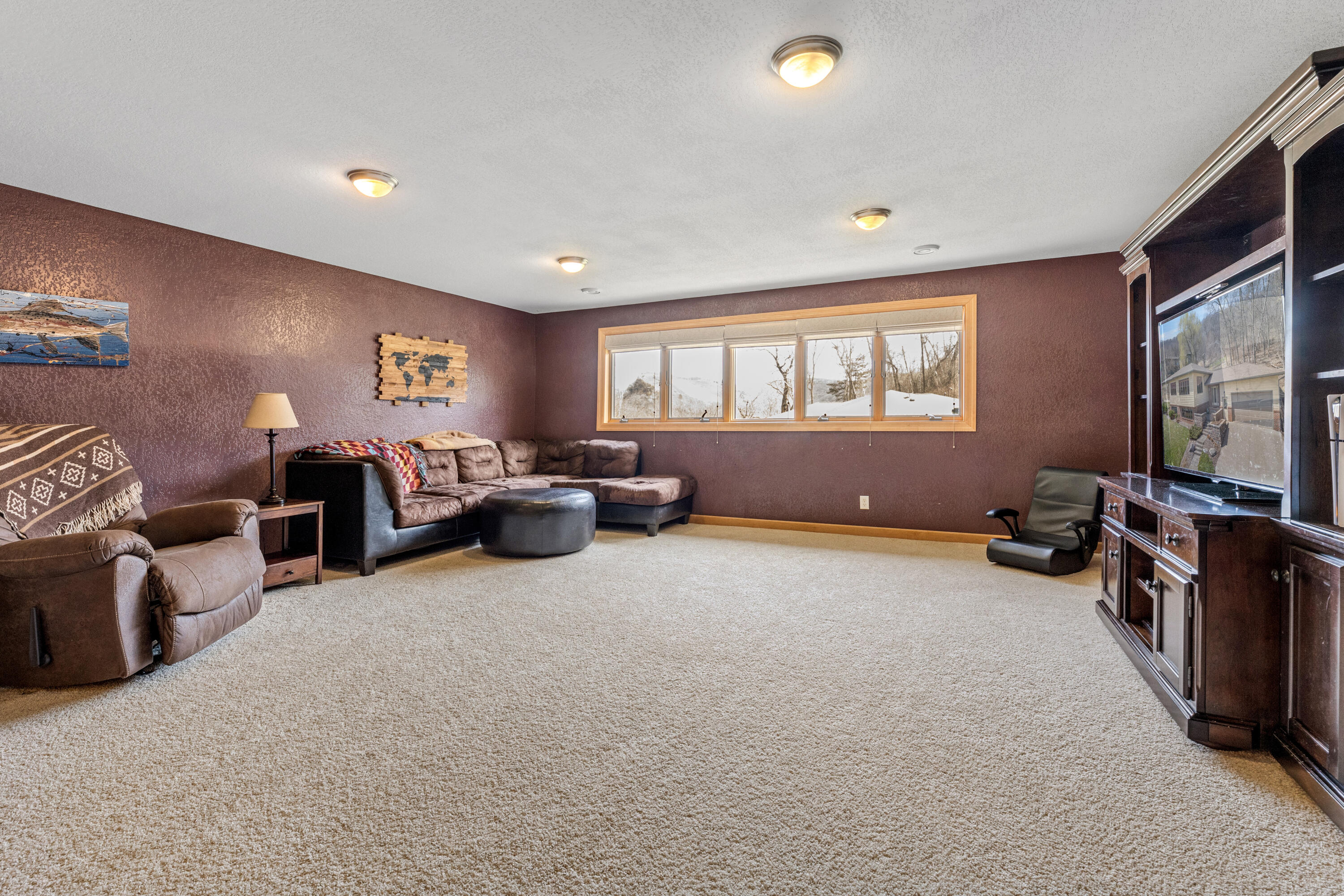 76 Rodeo Drive Winona, MN 55987 - Photo 25 of 38 25 family room
