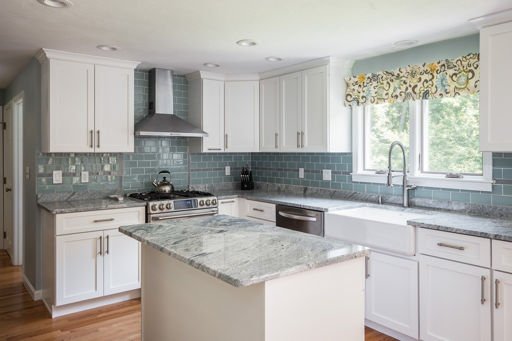 7 Gibbon Road Hopkinton, MA 01748 - Photo 3 of 30 Gallery Image 3