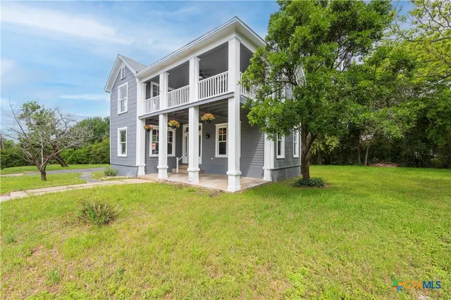 a view of a house with a yard and plants