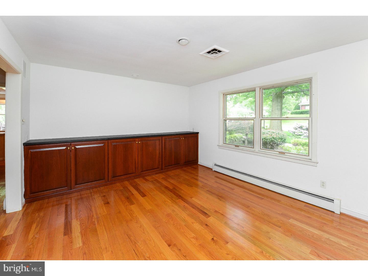 855 Brookside Road Pottstown, PA 19464 - Photo 9 of 24 Dining Room