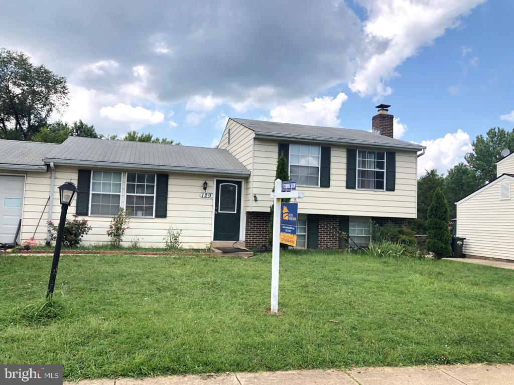 129 North Harrison Road Sterling, VA 20164 - Photo 1 of 28 Gallery Image 1