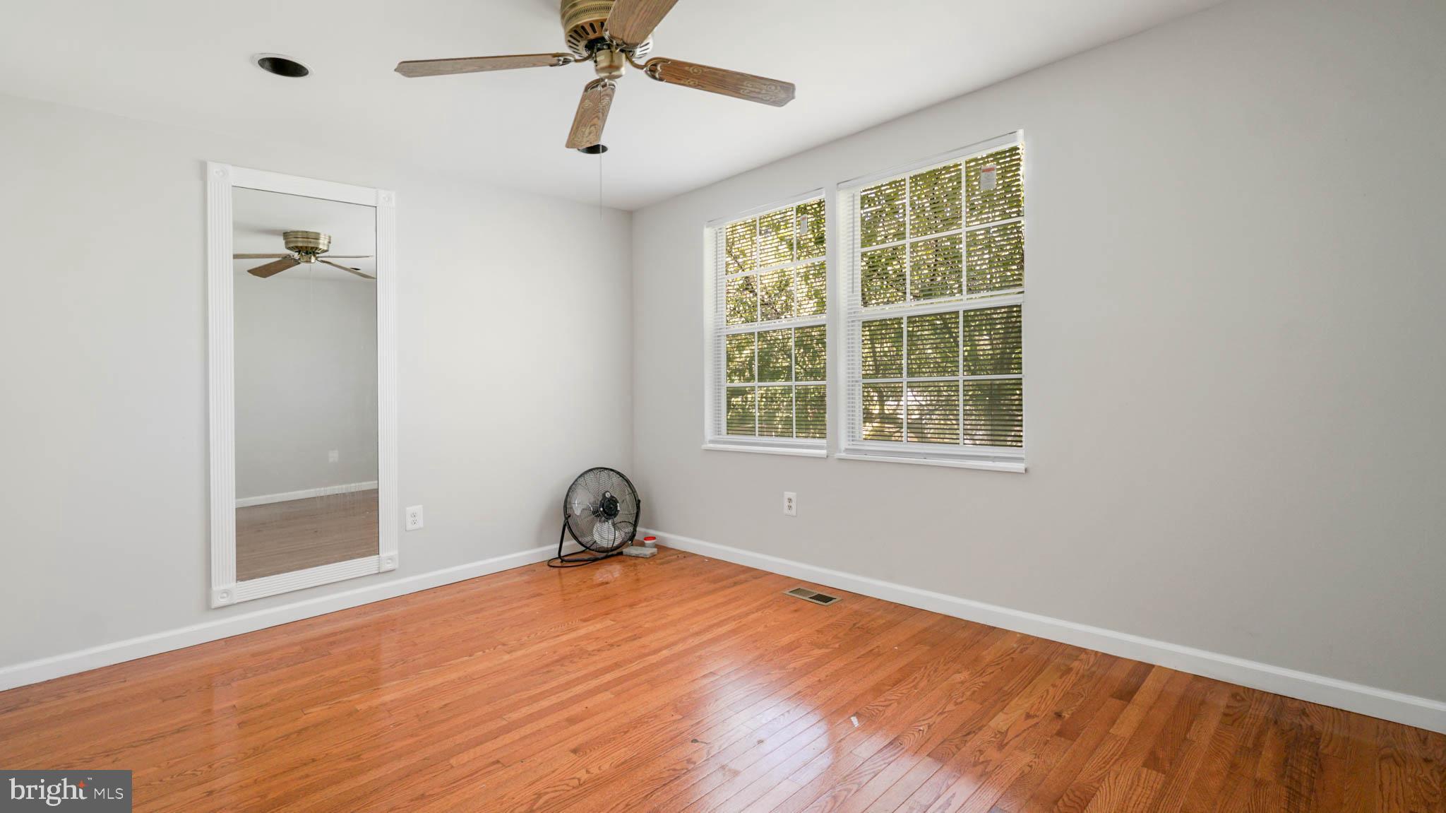 129 North Harrison Road Sterling, VA 20164 - Photo 12 of 28 Gallery Image 12