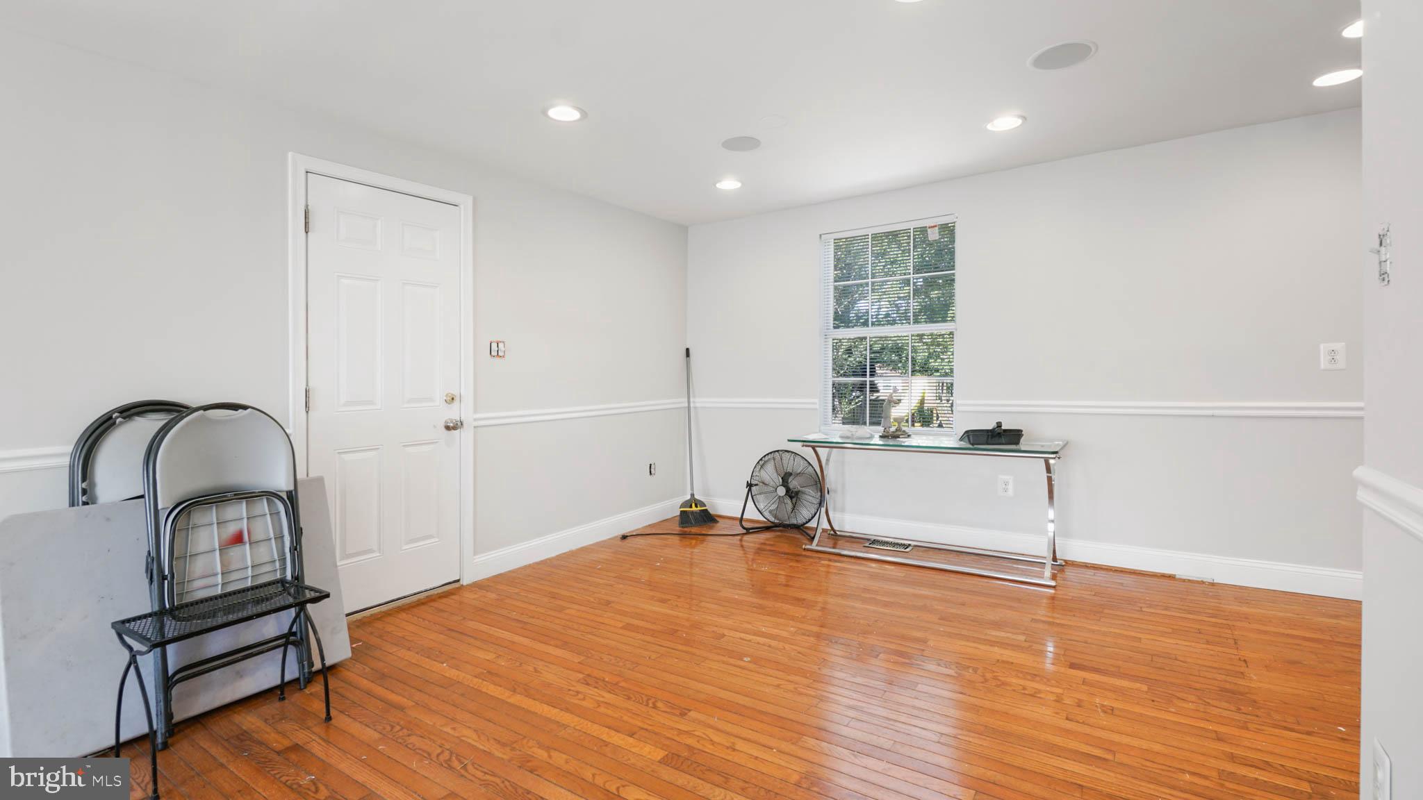 129 North Harrison Road Sterling, VA 20164 - Photo 18 of 28 Gallery Image 18