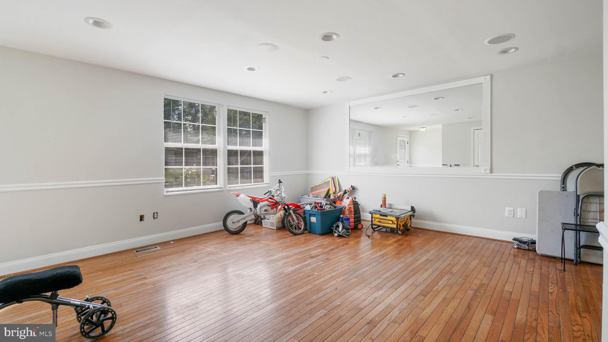129 North Harrison Road Sterling, VA 20164 - Photo 19 of 28 Gallery Image 19