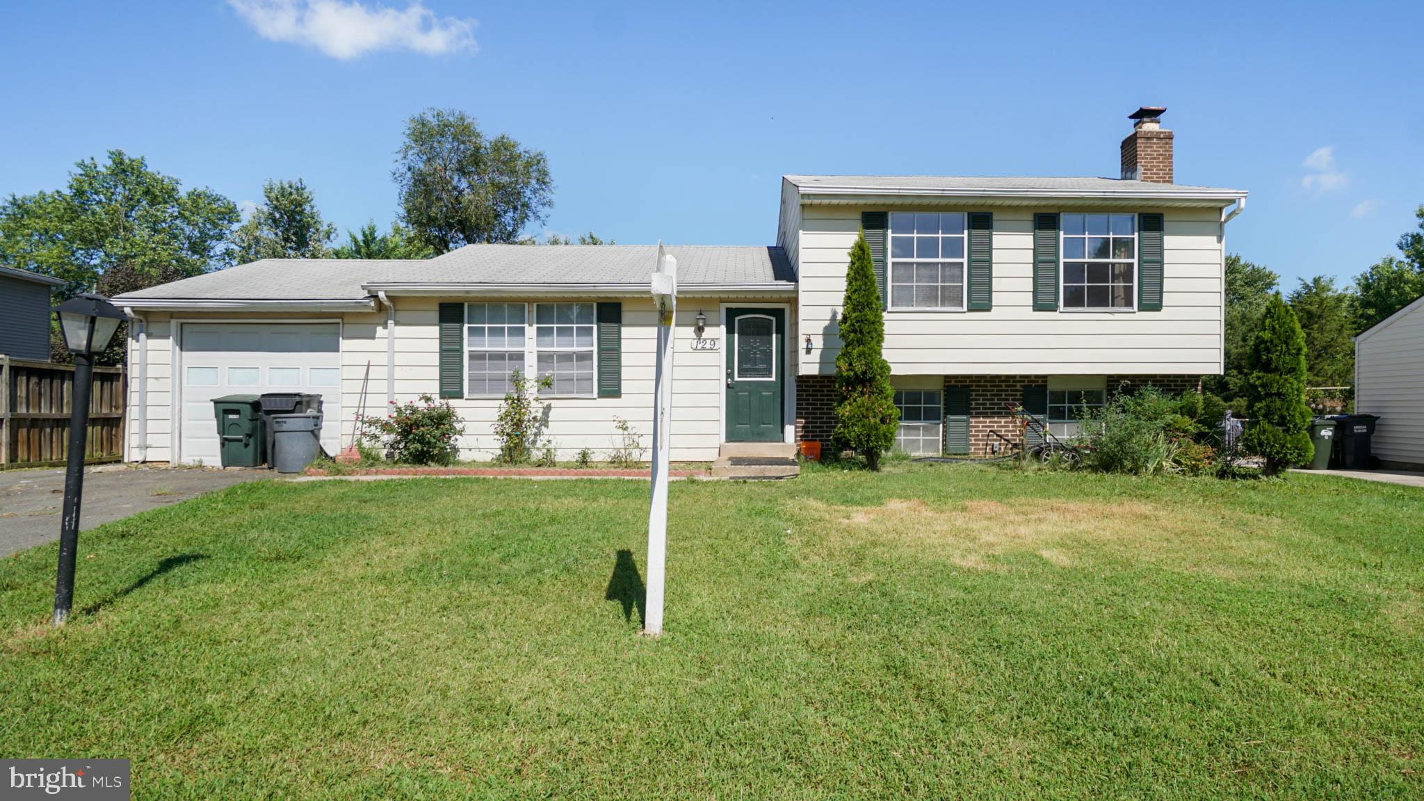 129 North Harrison Road Sterling, VA 20164 - Photo 3 of 28 Gallery Image 3